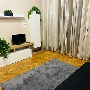 https://bb-nelly.italymilanhotels.net